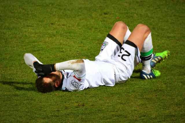 Concussão no esporte: quando retirar o atleta do jogo?
