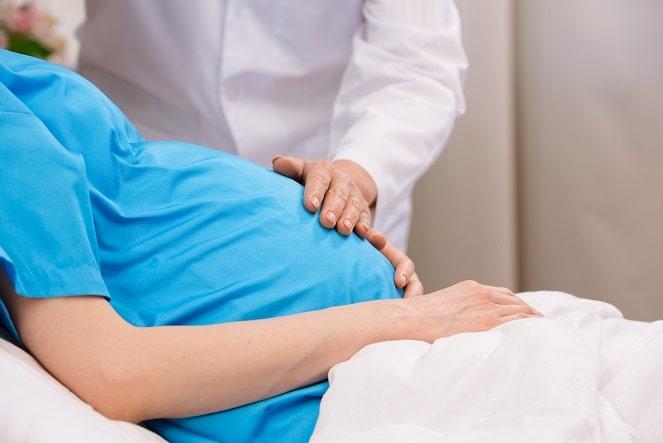 Experiências de licença maternidade de mães médicas