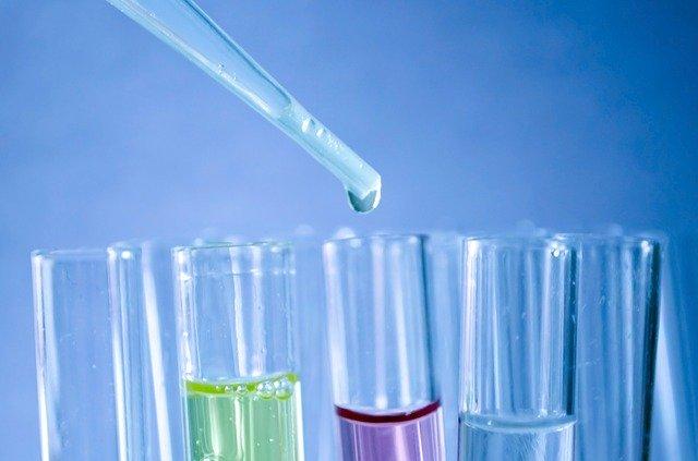 Laboratório realiza testes para detecção da Covid-19 em fezes de pacientes infectados na cidade de Niterói.
