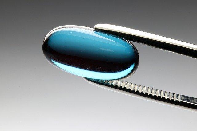 Antibiótico sendo separado para tratamento da diverticulite.