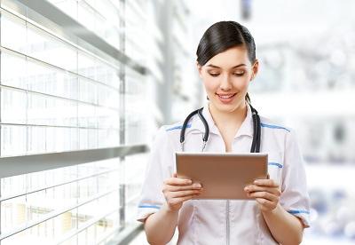 Médica aprendendo sobre CPRE