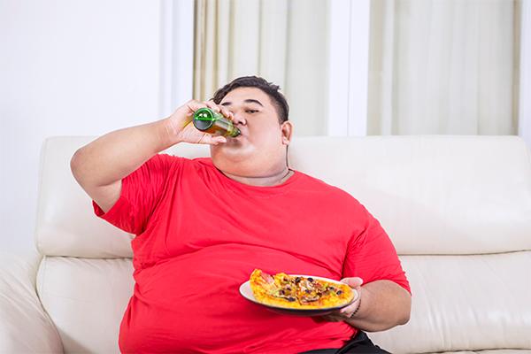 O manejo da obesidade entre pacientes cirróticos é um grande desafio e recentemente houve revisão de literatura sobre o tema.