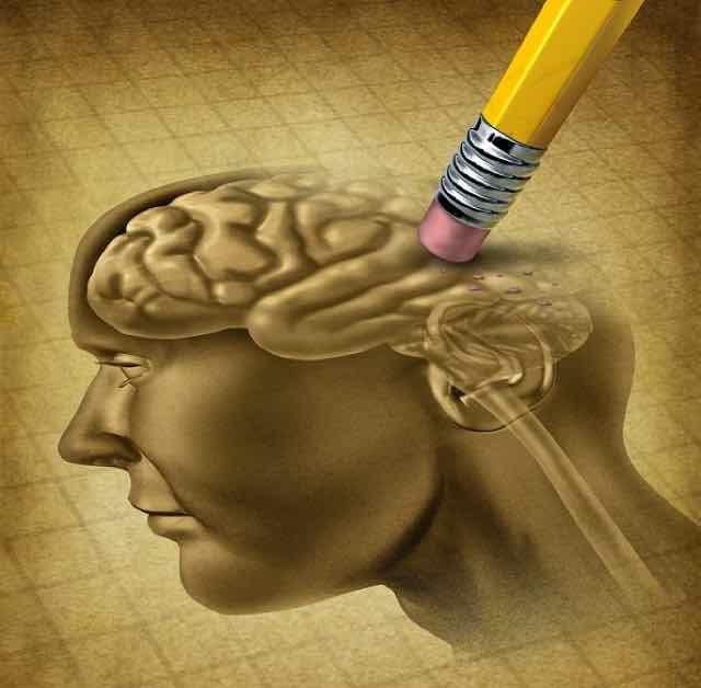 Monoterapia com donepezila VS. combinação com memantina: qual é mais eficaz para Alzheimer?