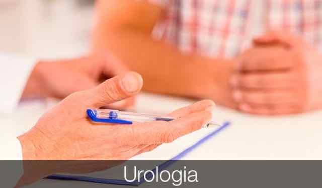 urologista em consulta com paciente