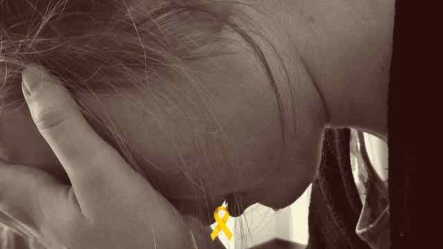 mulher triste e chorando em depressão