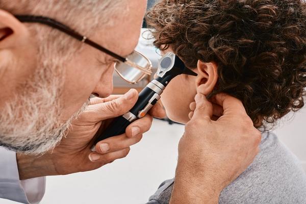 AAP atualiza recomendações sobre a avaliação auditiva em crianças e adolescentes