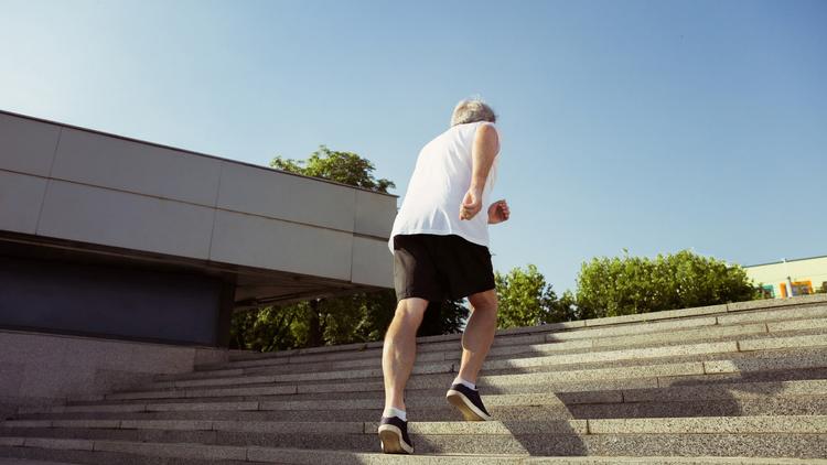 Exercício intervalado de alta intensidade melhora a função cerebral em idosos