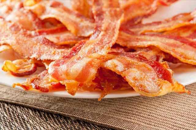 Seria o bacon tão ruim quanto o cigarro como causa de câncer?