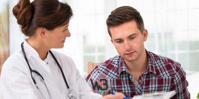 paciente recebendo orientações de médica sobre coronavírus