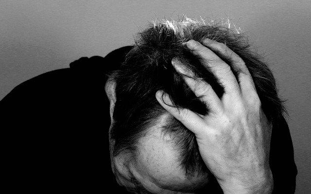 Homem com ideação suicida lamenta a situação gerada pela pandemia de Covid-19 e procura ajuda.