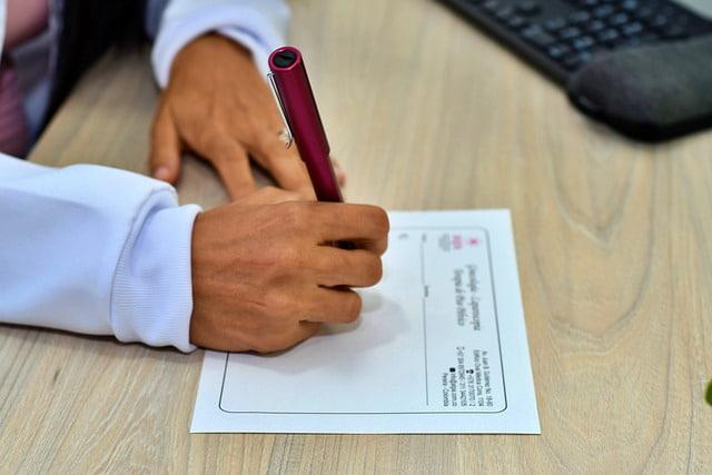 Representação de médico usando um método de avaliação como o NEWS2