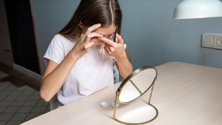 É seguro o uso de lentes de contato gelatinosas em crianças?