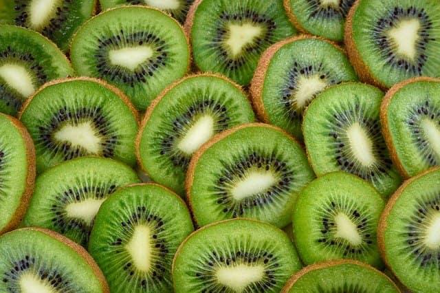 fruta kiwi pode ajudar na constipação intestinal