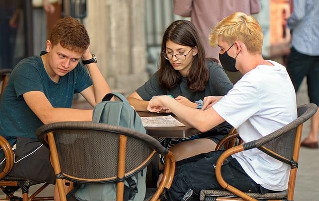 Relações entre saúde mental, isolamento social e home-schooling em adolescentes durante a pandemia