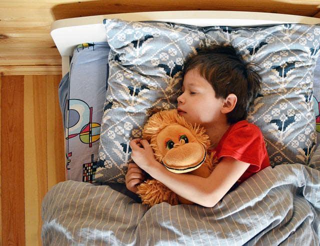 Cerca de 10% das crianças e adolescentes sofrem de enurese noturna, indica estudo