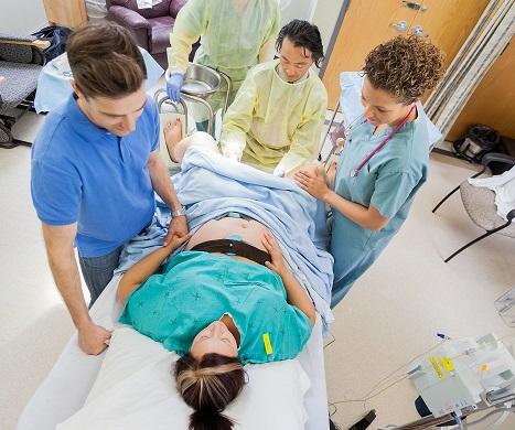 e morbidade associada a mecônio no líquido amniótico