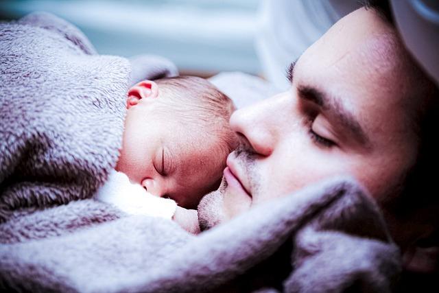 Survey investiga atuação paterna na amamentação e nas práticas de sono infantil