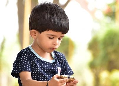 em crianças acima de 16 meses