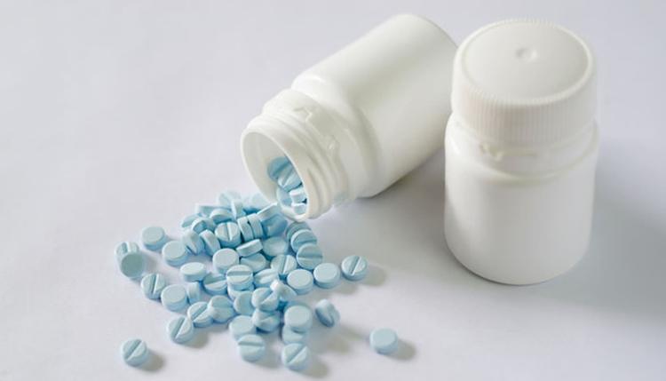 Frasco de comprimidos antiagregantes e antitrombóticos para pacientes com dengue