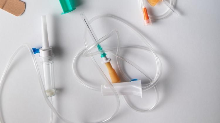 Complicações relacionadas a cateteres venosos centrais