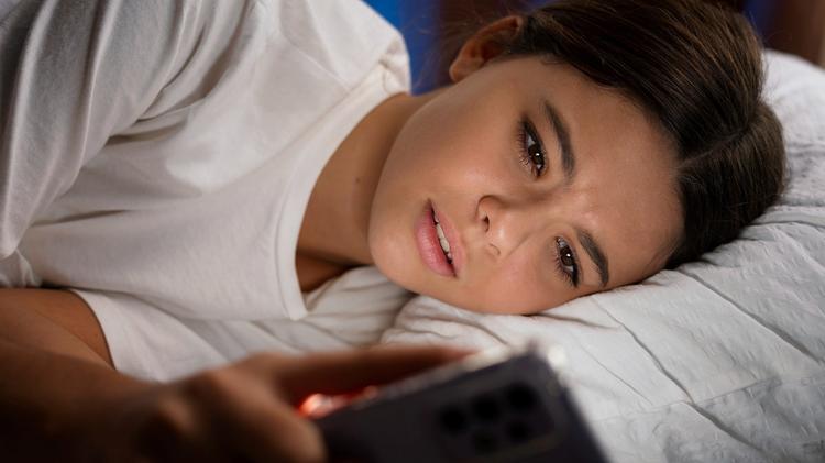 Tempo de tela e saúde mental de crianças e adolescentes