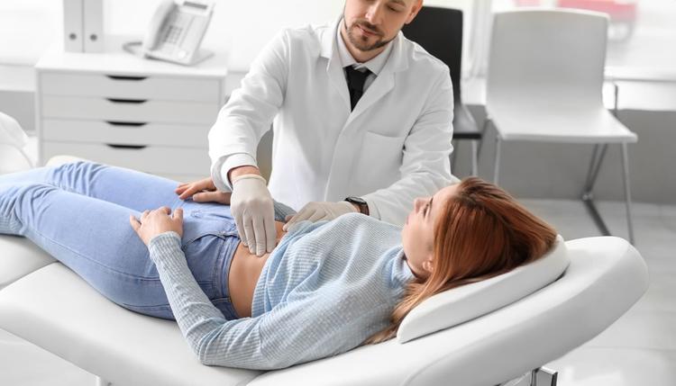 Quais são os fatores de risco para retenção urinária pós ATQ e ATJ?