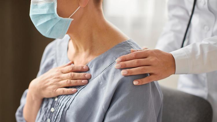 Fatores de risco e desfechos de câncer anal invasivo em pessoas com HIV