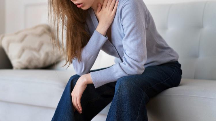 Caso clínico: Febre e vômitos após alta hospitalar