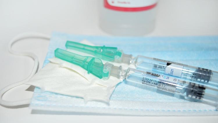 Segurança de administração simultânea de vacinas de Covid-19 e Influenza