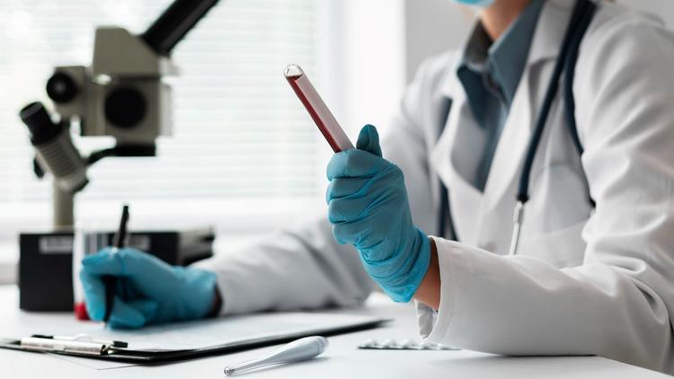 Kisspeptina sérica como biomarcador para detectar aborto espontâneo