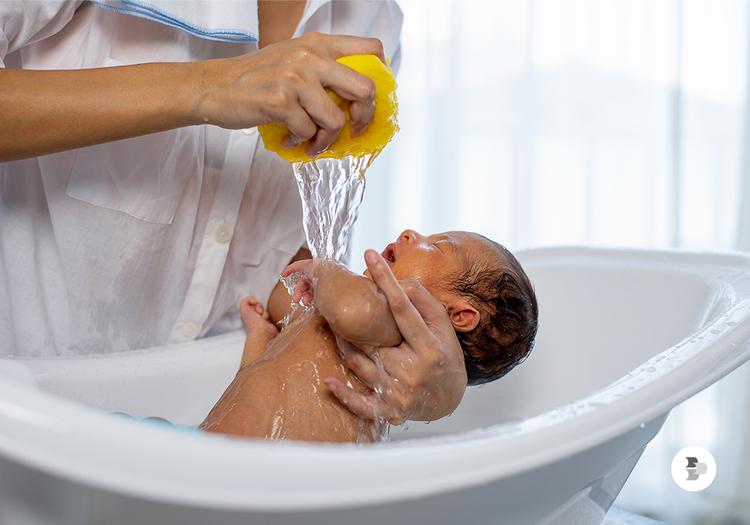 O Primeiro Banho do Recém-Nascido: Orientações Atuais e Benefícios