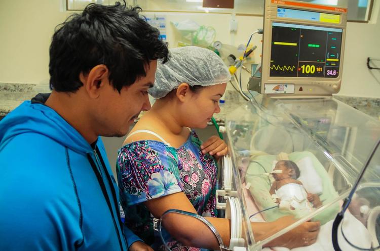 Acolhimento aos pais na UTI neonatal