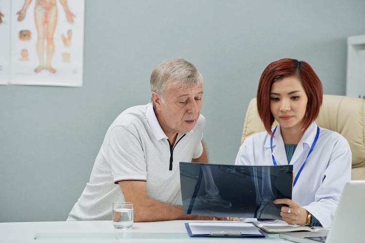 Inibidores do SGLT-2 aumentam o risco de fraturas?