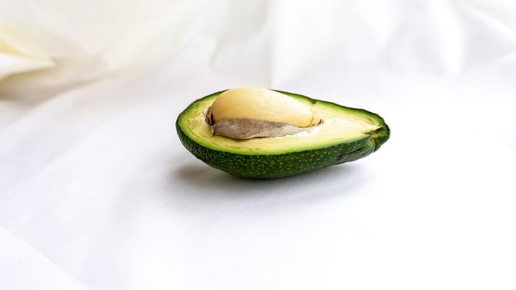 Consumir avocado diariamente pode reduzir colesterol?