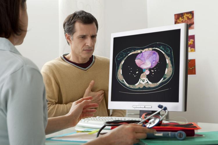 Doença arterial coronária estável: é melhor fazer avaliação anatômica ou funcional?