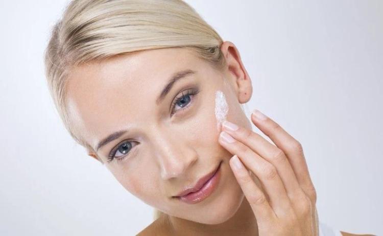 Por Que Não Se Deve Substituir O Protetor Solar Por Uma Maquiagem Com Fotoproteção?