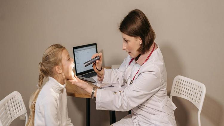 Revisão de tema: Faringotonsilites agudas