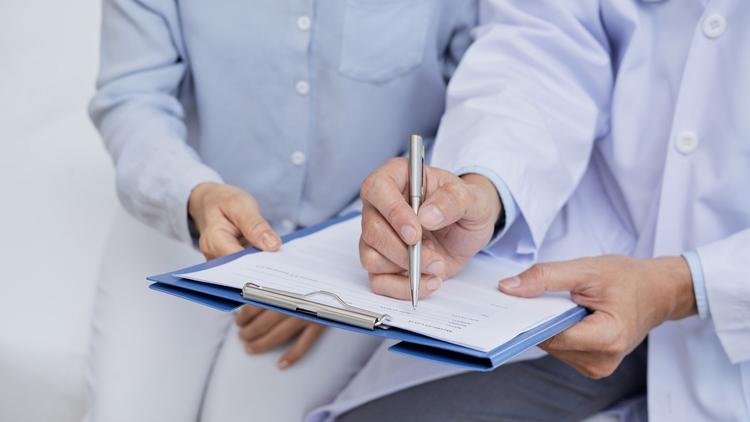 Descontinuar a terapia de esclerose múltipla é medida segura?