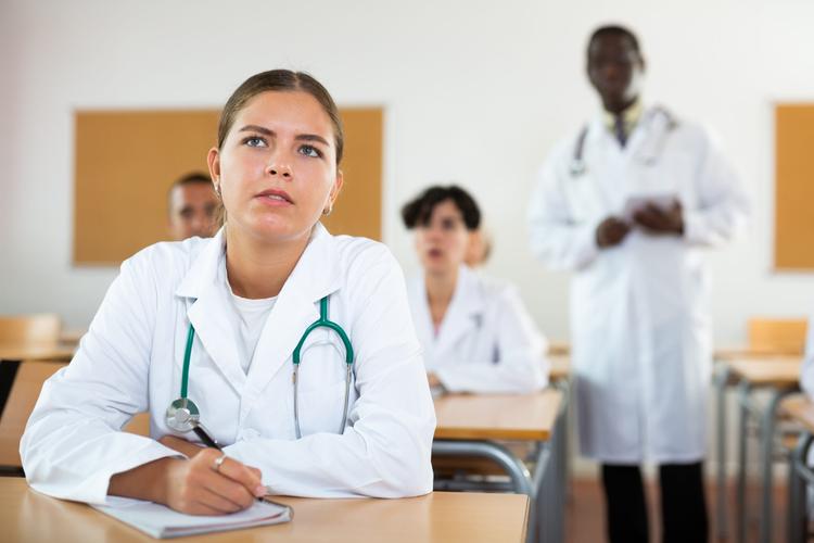 estudantes de segunda graduação de medicina