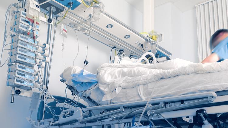 Dispositivo de controle glicêmico contínuo usado em pacientes frágeis na UTI