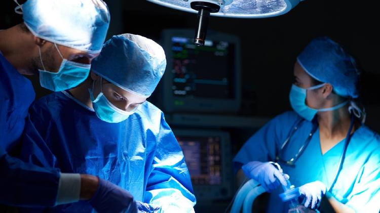 Hipotensão no intraoperatório aumenta o risco no pós-operatório?