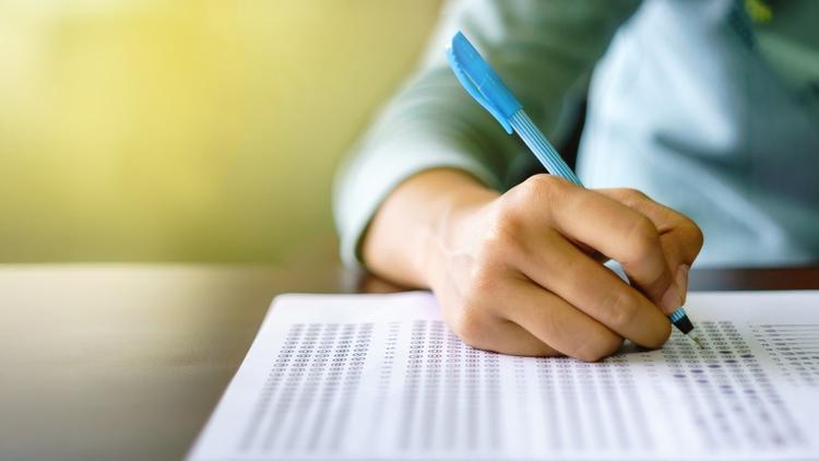 Revalida 2025: Prazo para envio de documentos de conclusão de curso termina sábado