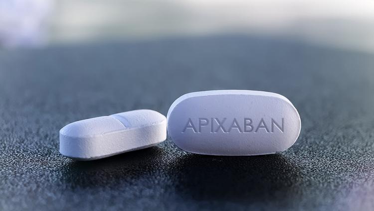 comprimido de apixabana, medicamento avaliado no estudo API-CAT