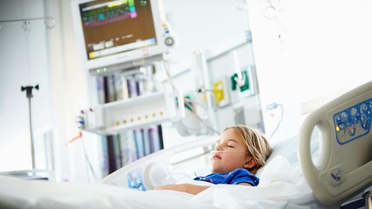 Estudo canadense avalia os desfechos de crianças que apresentaram delirium em UTIP