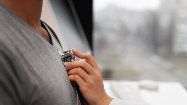 Desempenho do TAVI x cirurgia em 5 anos em pacientes com risco intermediário