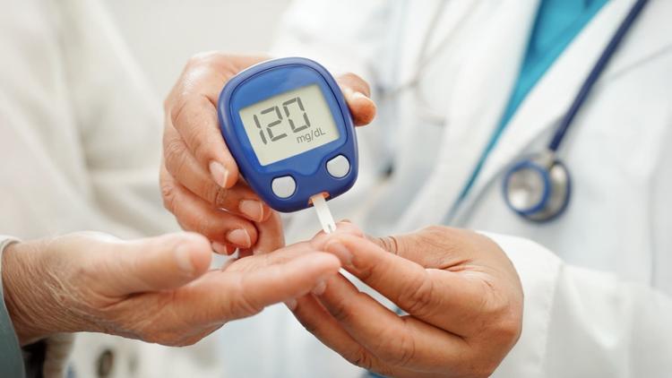 Manejo de diabetes e hiperglicemia no hospital: revisão sistemática de diretrizes