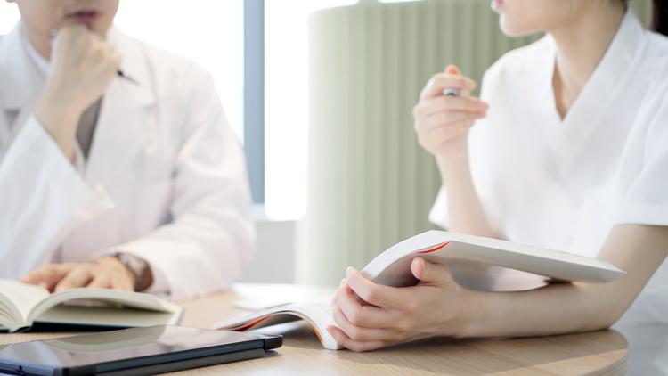 Problem-Based Learning: melhorando o pensamento crítico e as habilidades clínicas