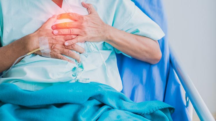 Qual tempo de anticoagulação do paciente submetido a oclusão do apêndice atrial?