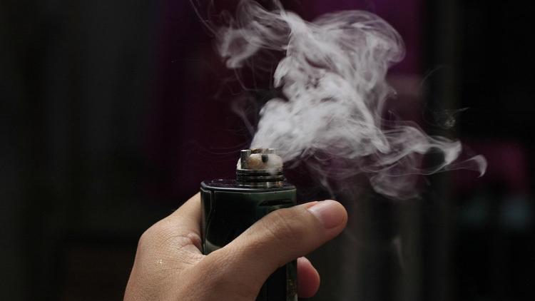 Uso de vapes aumenta em até 30 vezes o risco de tabagismo em adolescentes