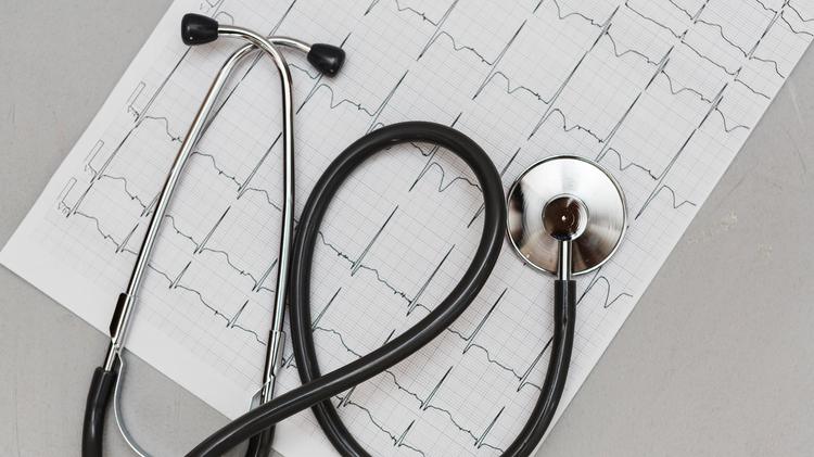 FA precoce no pós-operatório de cirurgia cardíaca aumenta mortalidade?